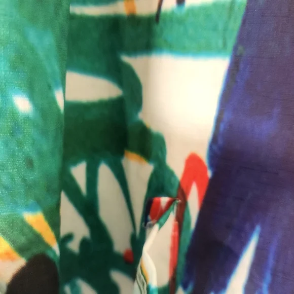 White and green doodle sleeveless jumpsuit. Two pockets in the front. Ne… - Picture 2 of 10